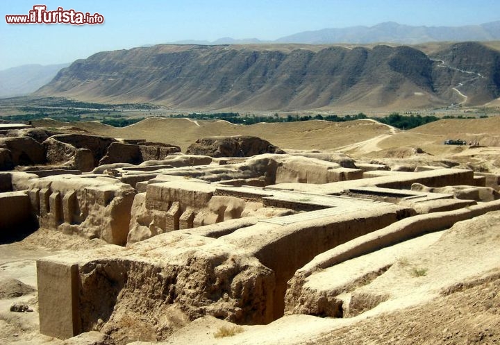 Immagine Turkmenistan il sito di Nissa vicino ad Ashgabad - Foto di Giulio Badini / I Viaggi di Maurizio Levi