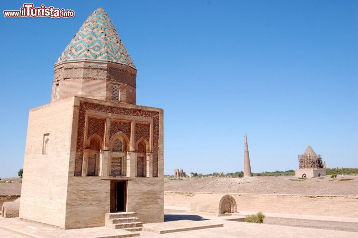 Immagine Turkmenistan Konya Urgench il mausoleo di Arsalan - Foto di Giulio Badini< / I Viaggi di Maurizio Levi