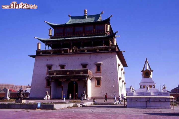 Immagine Ulaan Baatar il tempio di Gandan - Foto di Giulio Badini / I Viaggi di Maurizio Levi