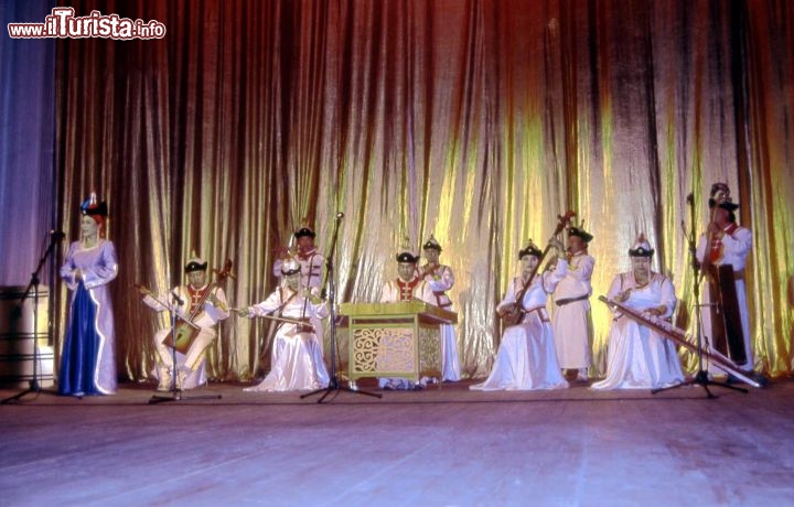 Immagine Ulaan Mongolia teatro orchestra - Foto di Giulio Badini / I Viaggi di Maurizio Levi