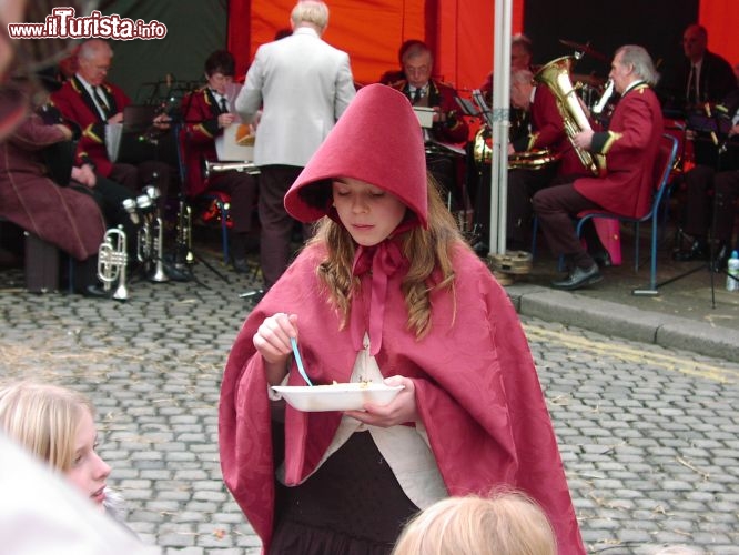 Immagine Ulverston (Inghilterra): il Dickensian Festival si svolge l'ultimo weekend di novembre - © alx_chief -  Wikimedia Commons.