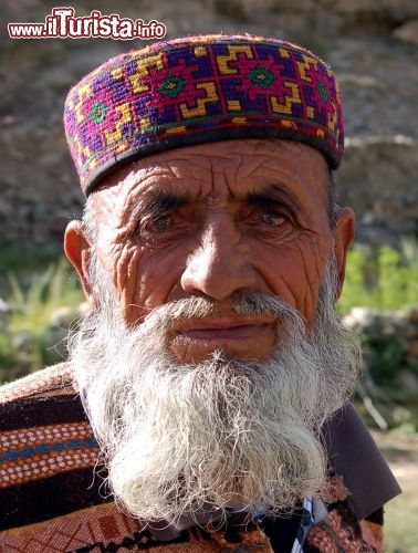 Immagine Un uomo uzbeko nelle campagne dellUzbekistan -  Foto di Giulio Badini