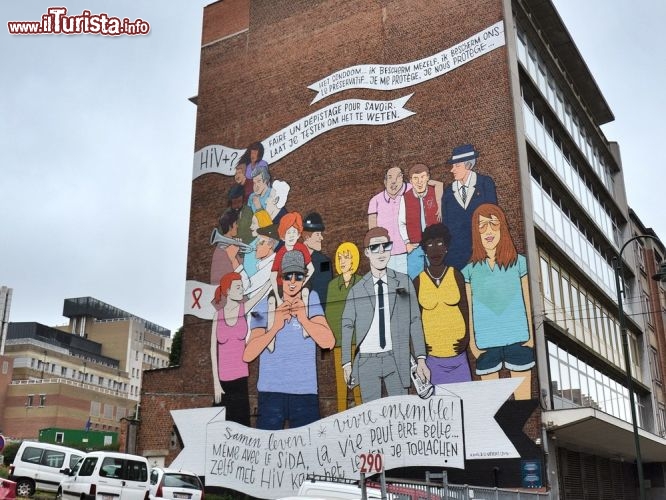 Immagine Un fumetto contro l'Aids uno dei tanti murales in centro a Bruxelles, in Belgio - © josefkubes / Shutterstock.com