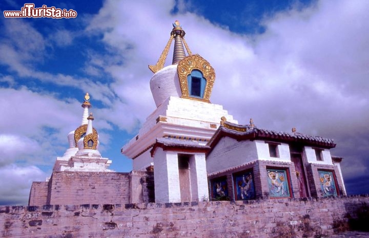 Immagine Una Stupa a Erdene Zuu in Mongolia - Foto di Giulio Badini / I Viaggi di Maurizio Levi