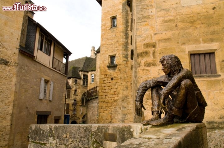 Immagine Uno scorcio del villaggio medievale di Sarlat-la-Caneda  in Aquitania (Dordogna) nel sud-ovest della Francia - © Andy Poole / Shutterstock.com