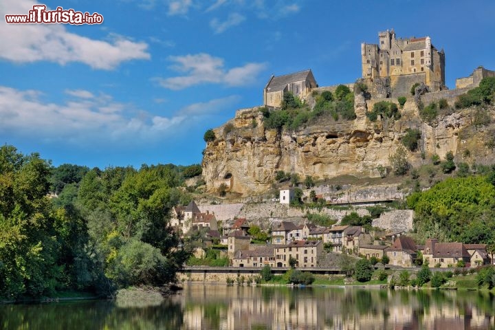 Immagine Beynac-et-Cazenac e la fortezza nella Valle della Dordogna - © joseph_hilfiger - Fotolia.com