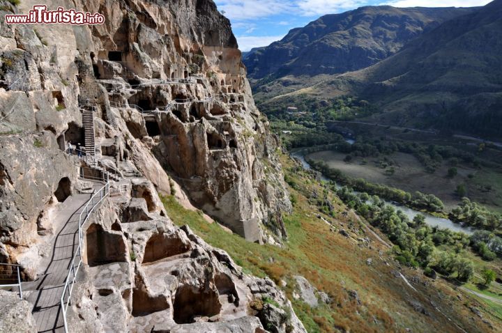 Immagine Vardzia La città santa rupestre della Regina Tamara in Georgia