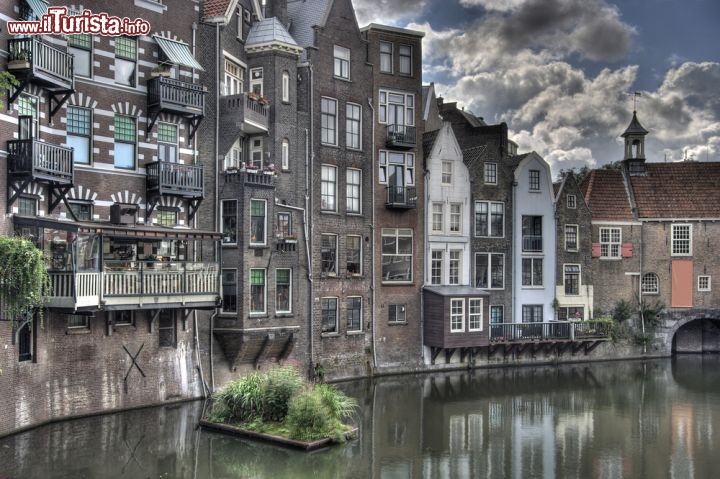 Immagine Vecchio canale nello storico porto di Rotterdam, chiamato Delfshaven, in Olanda - © jan kranendonk / Shutterstock.com