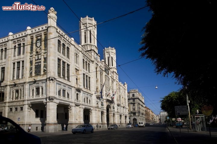 Immagine Via Roma, l'arteria centrale della città di Cagliari (Sardegna) con i palazzi in stile Liberty - © anistidesign / shutterstock.com