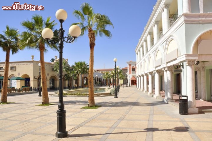 Immagine Via dello Shopping a Sharm el Sheikh, Penisola del Sinai in Egitto - © Vladimir Kant / Shutterstock.comv