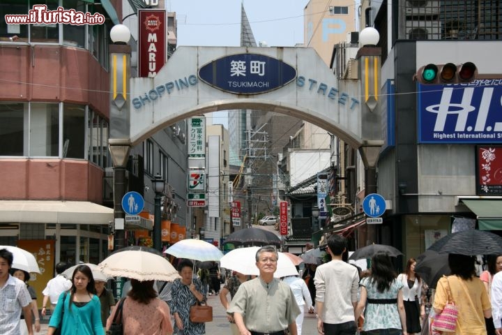 Immagine Un'affollata via dello shopping a Nagasaki, Giappone - © Sam DCruz / Shutterstock.com