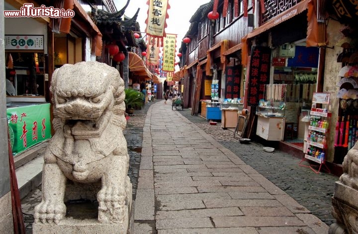 Immagine Via commerciale e dello shopping a Tongli in Cina