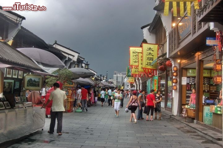 Immagine Vie commerciali dentro il centro storico di Hangzhou in Cina
