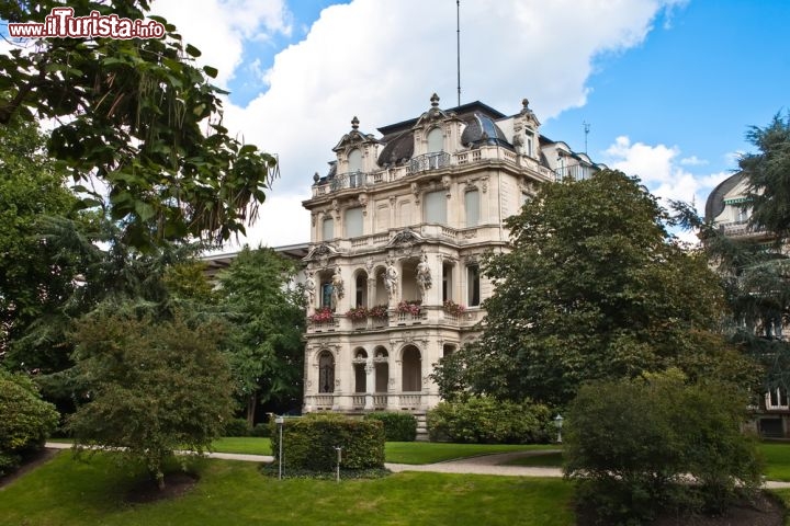 Immagine Una Villa storica nel parco di Baden-Baden in Germania - © g215 / Shutterstock.com