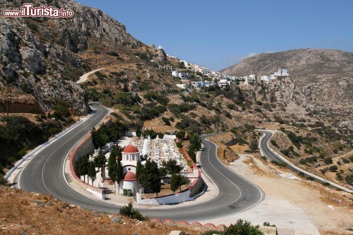 Immagine Il piccolo villaggio di Menetes si trova sull'isola Karpathos, all'estremo sud dell'arcipelago del Dodecaneso, nel mare Egeo della Grecia - © wesolc / Shutterstock.com