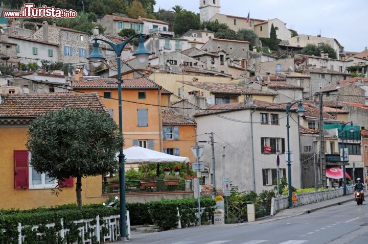 Immagine Vist d'insieme delle case del villaggio di Villeneuve Loubet