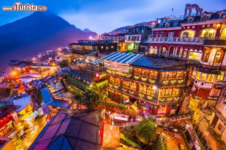 Immagine Villaggio di Chiufen e i suoi locali notturni. Isola di Taiwan - © SeanPavonePhoto / iStockphoto LP.