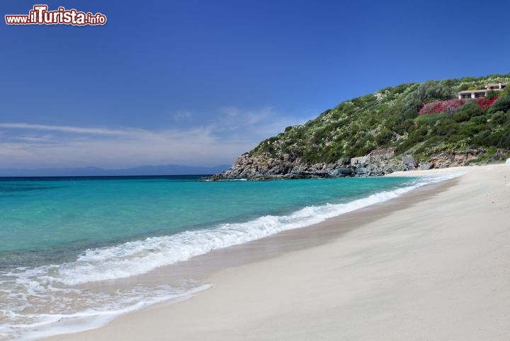 Immagine Villasimius è una delle spiagge più conosciute di tutta la Sardegna - © Tramont_ana / Shutterstock.com