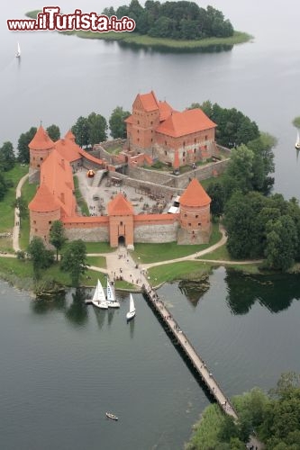 Immagine Vista aerea del Castello di Trakai - © Ente del Turismo della Lituania