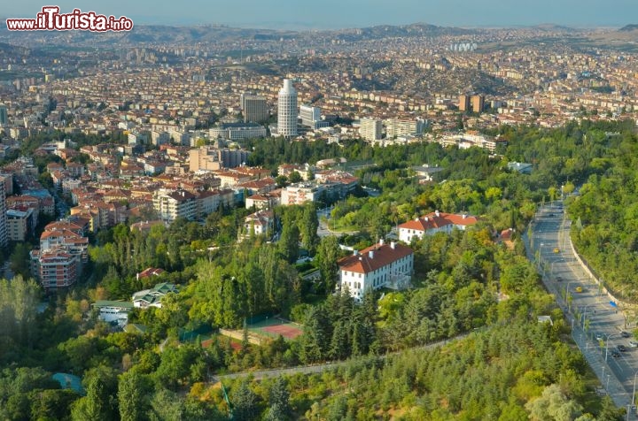 Immagine Vista aerea di Ankara. la capitale della  Turchia - © Orhan Cam / Shutterstock.com