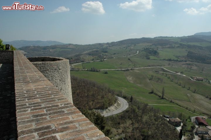 Immagine Vista del Montefeltro dal borgo di San Leo