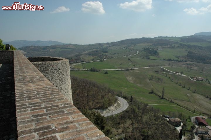 Immagine Vista del Montefeltro dal borgo di San Leo