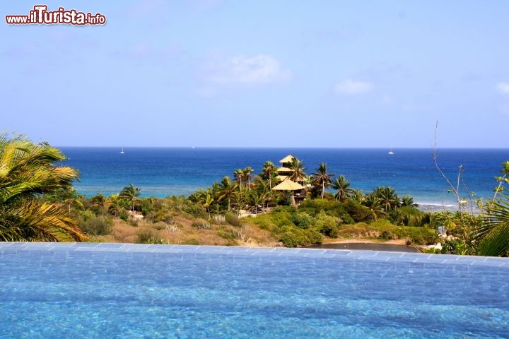 Immagine Necker Island si trova di fronte a Virgin Gorda e Prickly Pear. L’isola che si vede proprio qui davanti è invece Eustatia Island la quale è di proprietà di Larry Page, meglio conosciuto come fondatore di Google. - © Guendalina Buzzanca / thegtraveller.com
