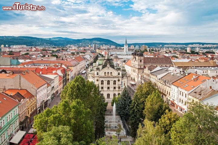 Immagine Vista panoramica di Kosice e delle sue colline, nella Slovacchia orientale - © Mariia Golovianko / Shutterstock.com