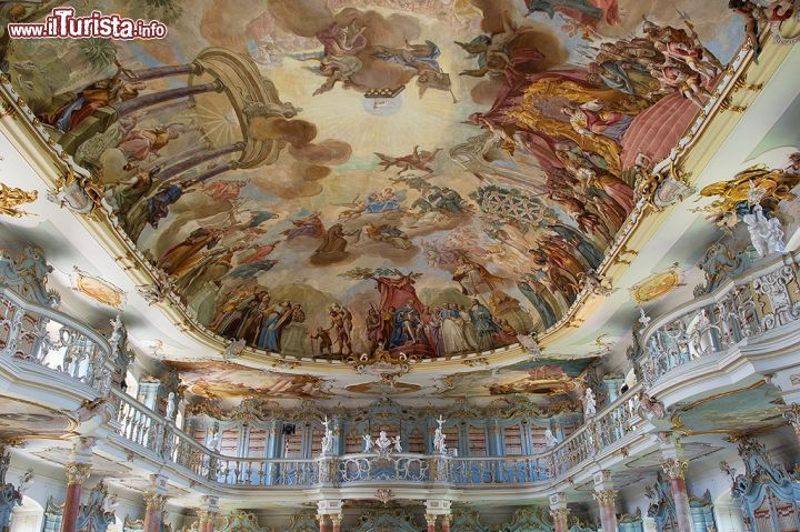 Immagine La volta affrescata della biblioteca Schussenried in Germania
