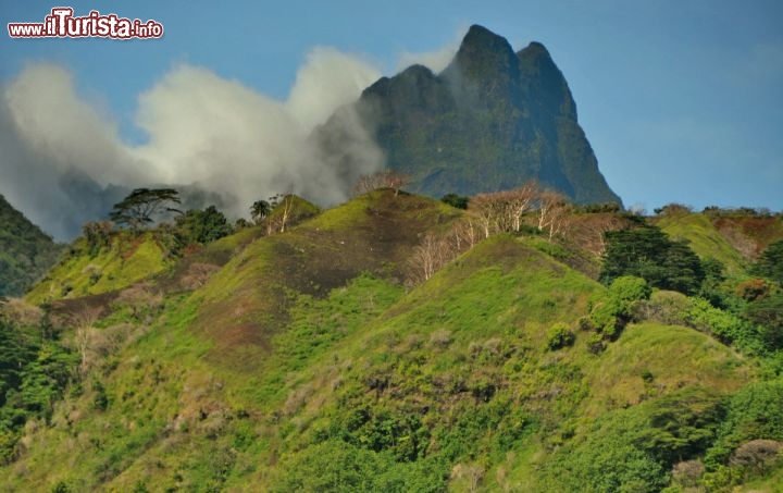 Immagine Vulcano Orohena estinto da 800 mila anni 2241 metri la vetta piu elevata della Polinesia Francese