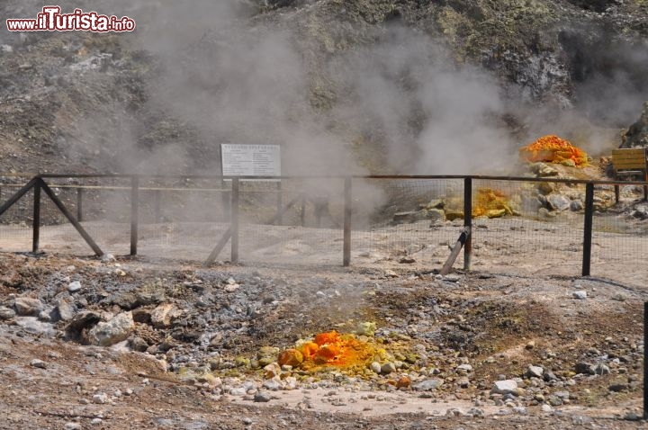 Immagine Vulcano Solfatara a Pozzuoli: le fumarole