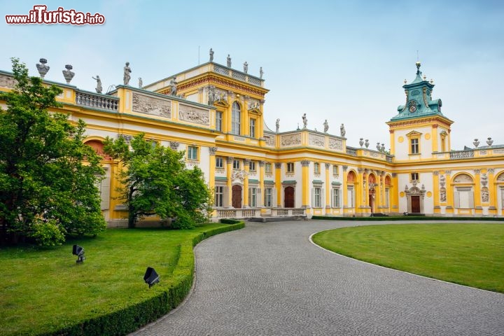 Immagine Wilanow il Palazzo Reale di Varsavia: si tratta di uno dei monumenti storici più importanti della Polonia. Ospita i Concerti Reali Estivi ed altri eventi culturali  - © PLRANG/ Shutterstock.com