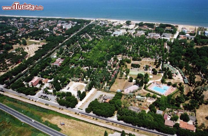 Immagine In volo su Zadina Pineta e il Cesenatico Camoping Village, Emilia-Romagna - © ferrucciofabbri / Cesenatico Camping Village