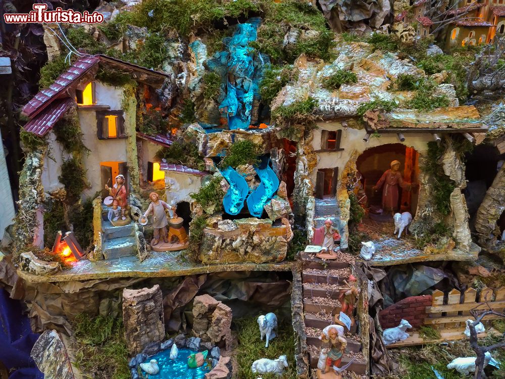 Immagine A Cernobbio ogni anno viene allestito un presepe sulle rive del Lago di Como (Lombardia).