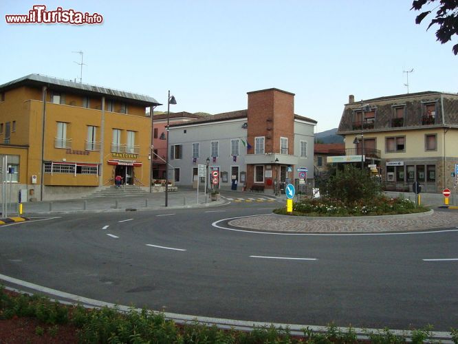 Immagine Una panoramica della cittadina di Calestano a sud di Parma - © ablof - CC BY-SA 2.0 - Wikipedia