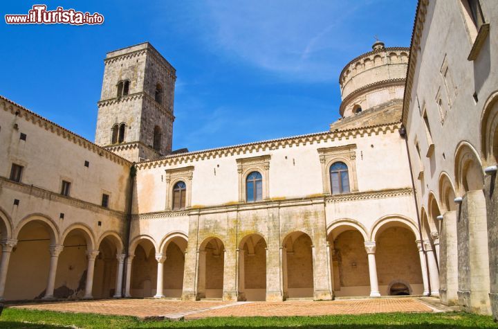 Immagine L'Abbazia di San Michele Arcangelo, una delle chiese più importanti della Basilicata: si trova a Montescaglioso - © Mi.Ti. / Shutterstock.com