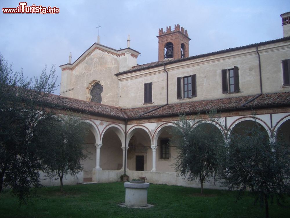 Immagine Abbazia di San Nicola da Bari a Rodengo Saiano: il Chiostro Piccolo del complesso - © Laurom - Wikipedia