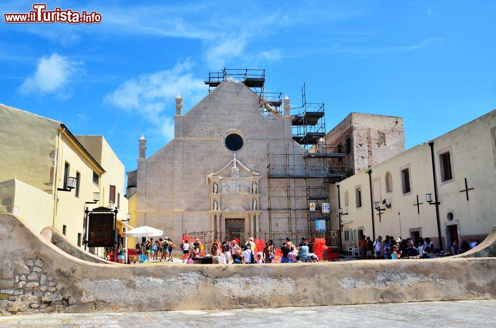 Immagine L'abbazia di Santa Maria a Mare, nel centro storico dell'isola di San Nicola (arcipelago delle Tremiti, Puglia) - foto © maudanros / Shutterstock.com