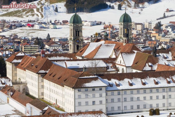 Immagine L'abbazia territoriale di Einsiedeln si trova nel Canton di Svitto ed è una delle mete più importanti di pellegrinaggio in Svizzera - © Martin Lehmann  / Shutterstock.com