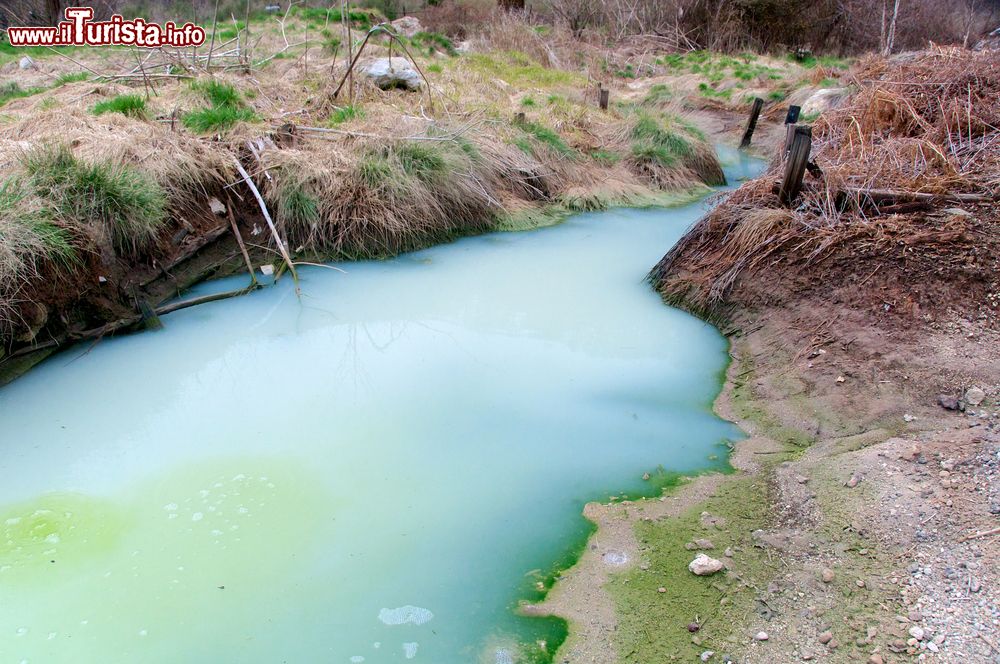 Immagine Acqua di zolfo al Parco di Canale Monterano, Roma, Lazio.