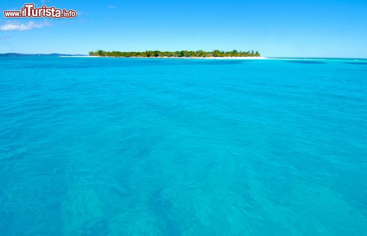 Immagine L'acqua turchese del mare attorno a Nosy Iranja, una delle molte isole che si trovano nel nord-ovest del Madagascar - foto © Paolo Bona / Shutterstock