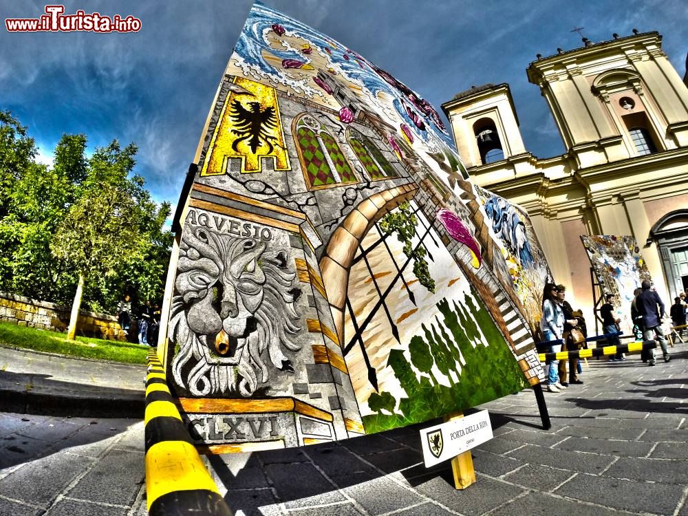 Immagine A maggio la città di Acquapendente festeggia l'arte dei Pugnaloni, vere e proprie opere d'arte che consistono in mosaici con petali e foglie su grandi pannelli di legno - © Pro Loco Acquapendente