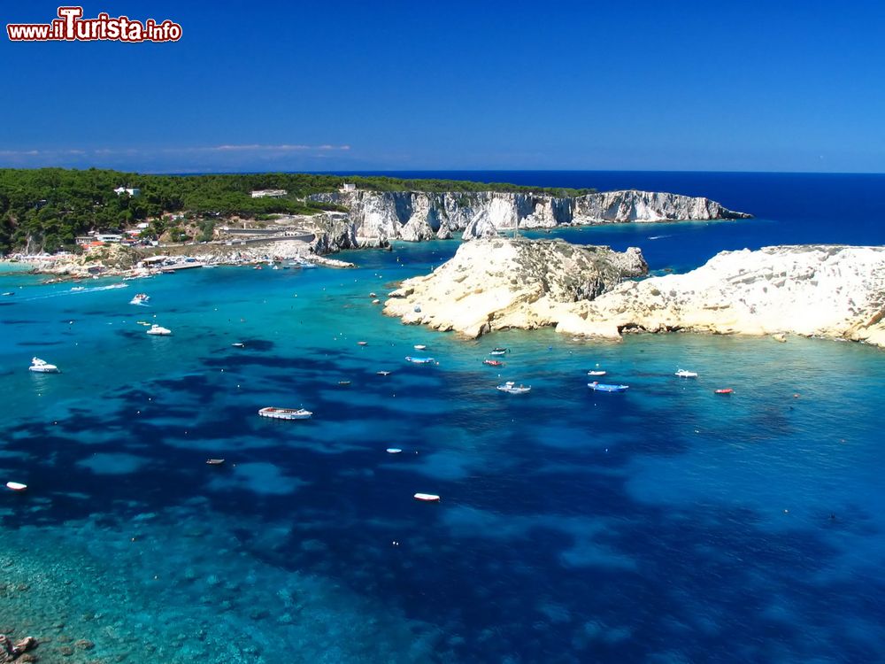 Immagine Le acque cristalline dell'arcipelago delle Tremiti, un gruppo di isole che si trova al largo della penisola del Gargano, in Puglia.