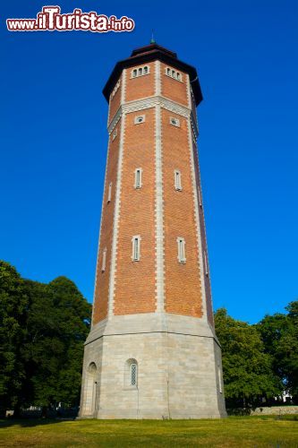 Immagine Un'immagine dell'acquedotto di Visby, sull'isola di Gotland. In città sono molti gli edifici d'interesse storico in grado di richiamare l'attenzione dei turisti provenienti da tutto il mondo - Foto © Jonutis / Shutterstock.com