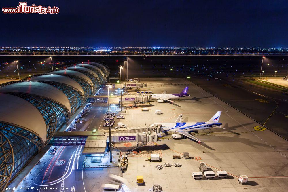 Immagine L'aeroporto internazionale Suvarnabhumi a Bangkok in Thailandia, offre voli diretti da e per l'Italia - © Photo APS / Shutterstock.com