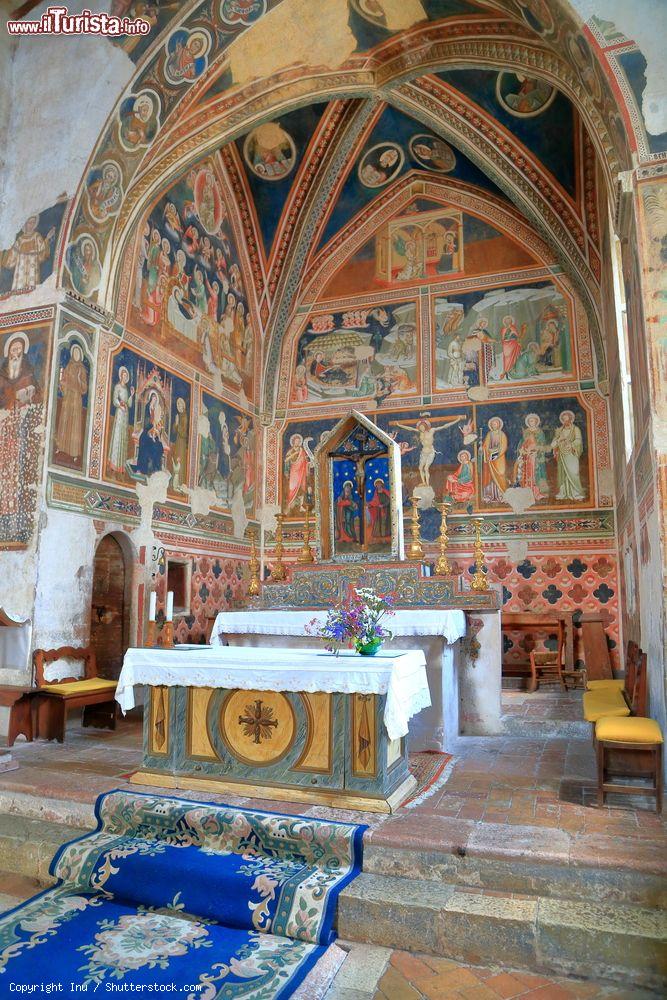 Immagine Affreschi nella chiesa di Santa Maria in Vallo di Nera, regione Umbria - © Inu / Shutterstock.com