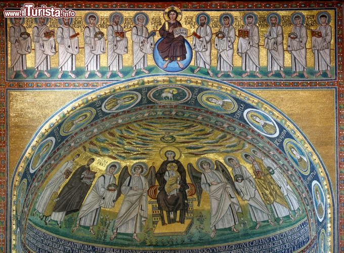 Immagine Affresco della Basilica Eufrasiana di Porec, Croazia. Una delle decorazioni pittoriche che impreziosisce l'interno di questo prestigioso monumento artistico e religioso croato - © Zvonimir Atletic / Shutterstock.com
