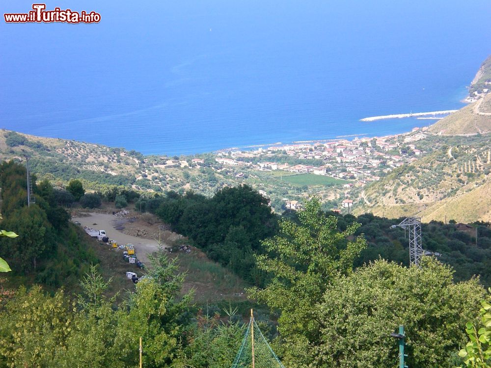 Immagine Agnone Cilento visto dai pendii di Montecorice in Campania - © Geofix, CC BY-SA 3.0, Wikipedia