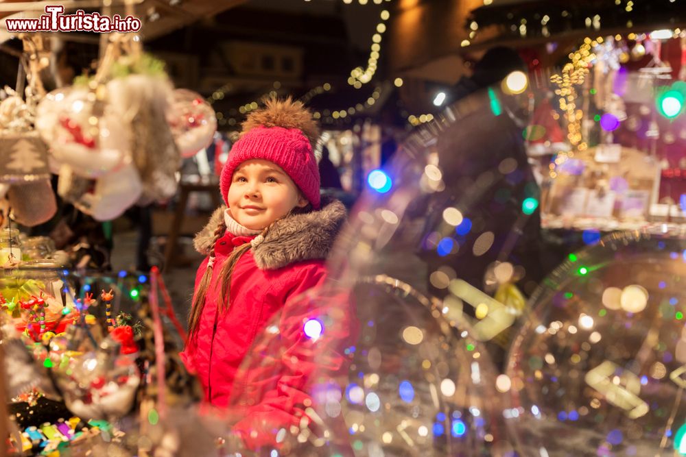 Immagine Ai mercatini natalizi di Monaco ci sono tanti prodotti da comprare per una Natale elegante e romantico