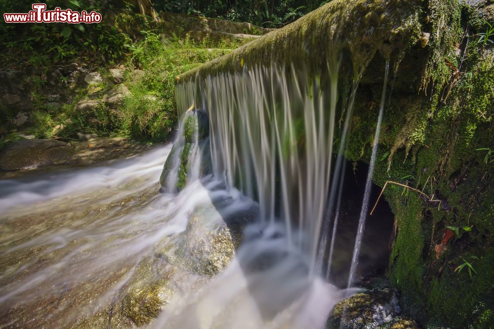 Immagine Air Terjun Junjong, un torrente ricco di cascate nel Kedah, Malesia